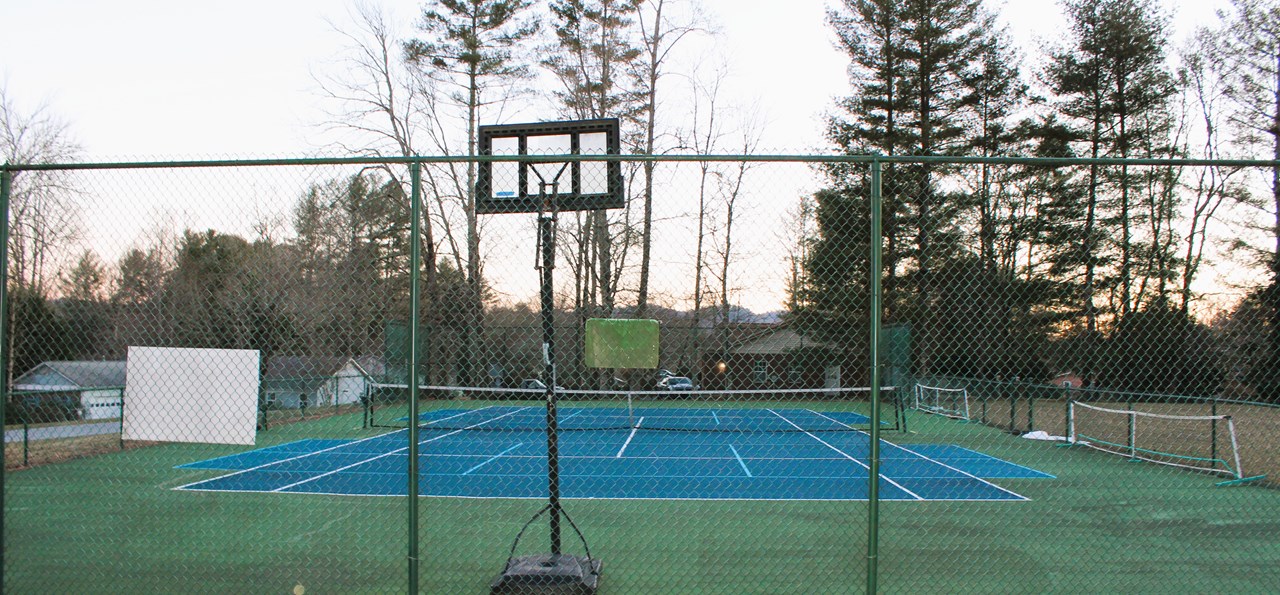 community tennis court
